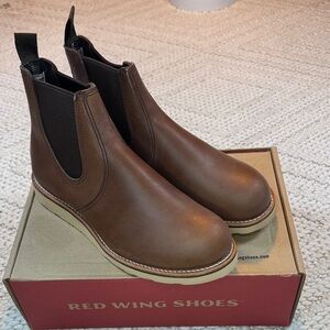Red Wing 3190 Chelsea size 9.5 2E